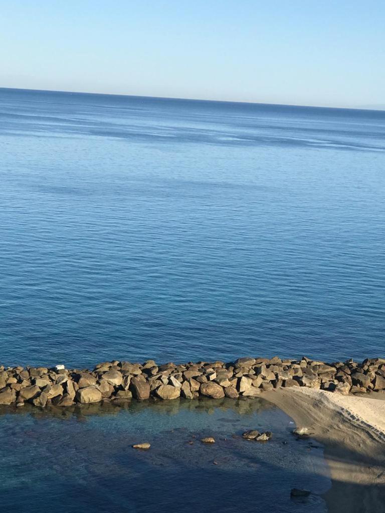 Appartamento sul mare con accesso privato spiaggia Pizzo  Esterno foto