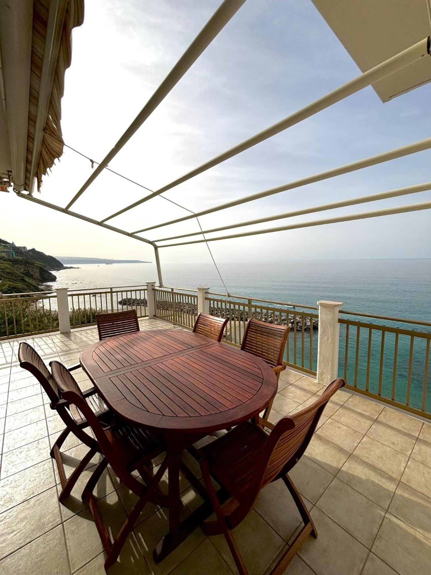 Appartamento sul mare con accesso privato spiaggia Pizzo  Esterno foto
